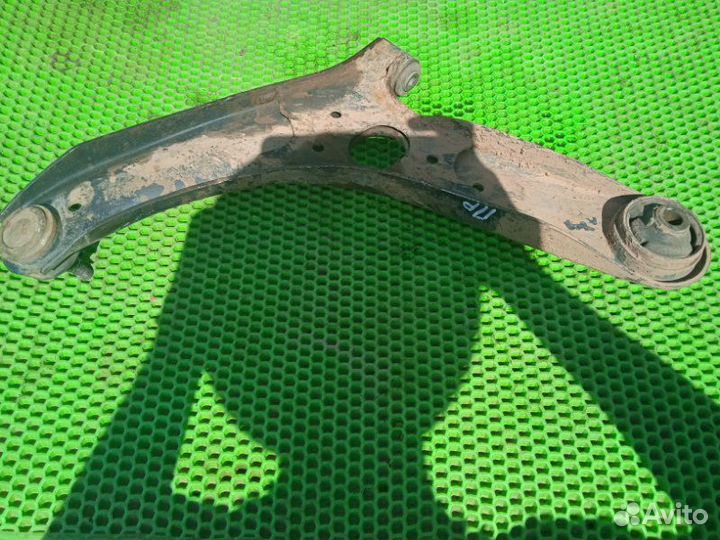 Рычаг подвески нижний Hyundai Solaris G4FC 2011