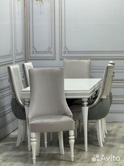 Стол и стулья