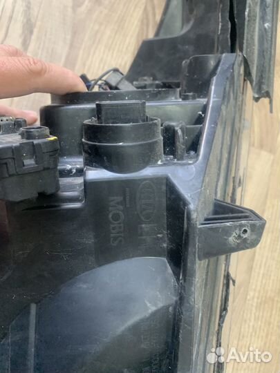 Фары передние левая kia rio 4 Mobis LH