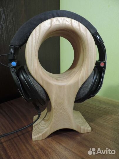 Подставка для наушников из дерева