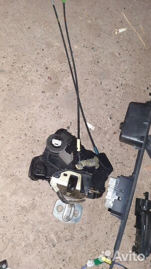 Замок двери Toyota ist