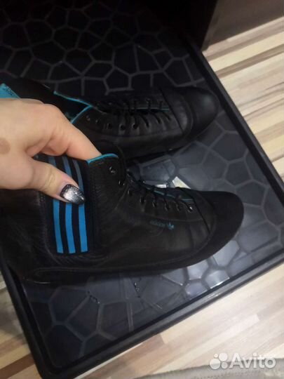 Кроссовки adidas, типа борцовок