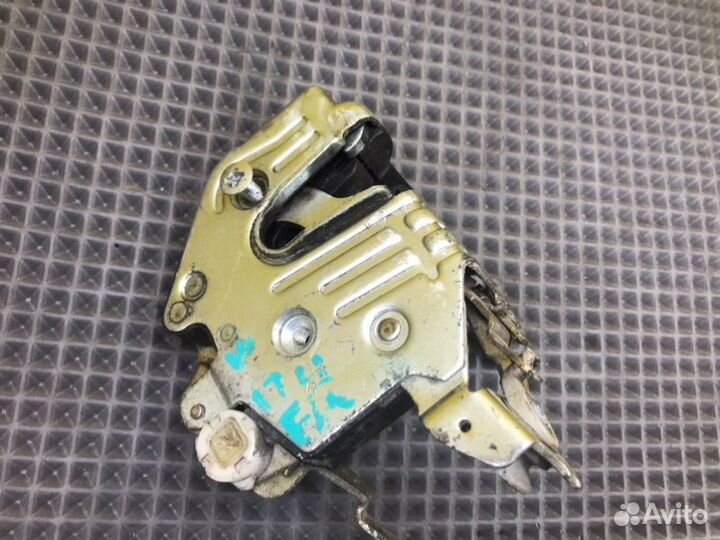 Замок двери передний правый Mercedes-Benz E-Class