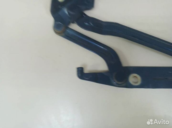 Петля крышки багажника Ford Mondeo 3 2000-2007