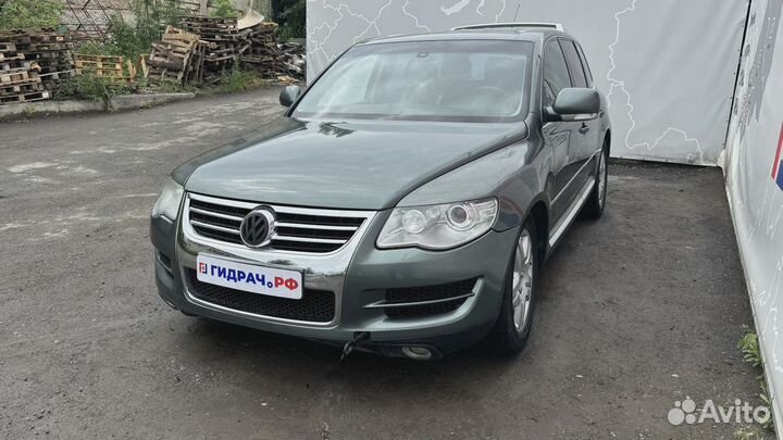 Суппорт тормозной передний правый Volkswagen Touareg (GP) 7L6615124H