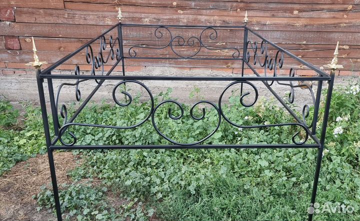 Оградки на кладбище