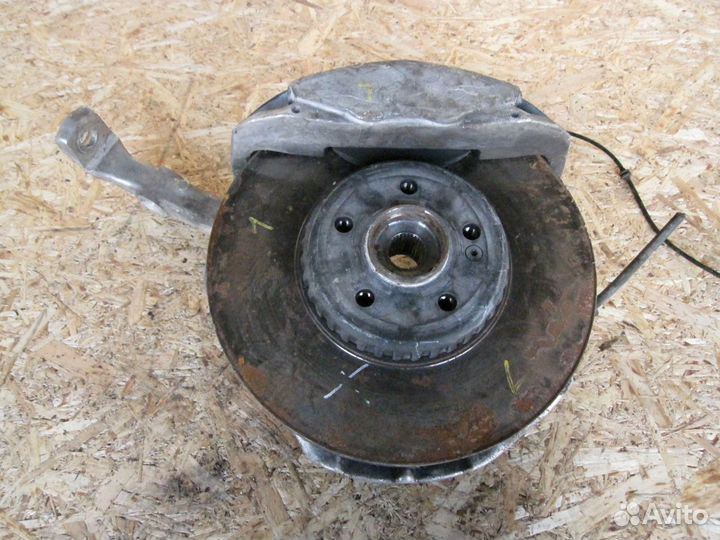 Кулак передний левый Mercedes-Benz Glc X253 2015