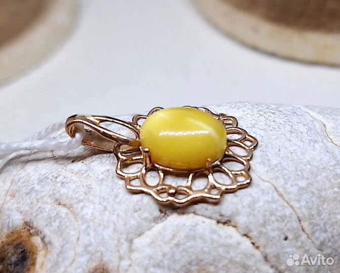 Золотой кулон