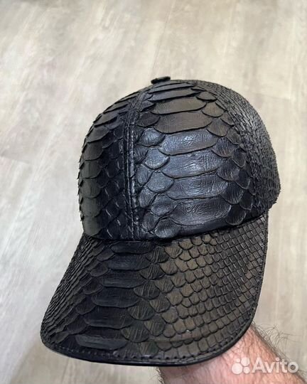 Кепки из питона и крокодила
