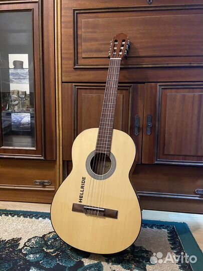 Классическа гитара Cort