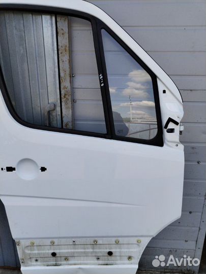 Дверь передняя правая Mercedes Sprinter 906 OM651