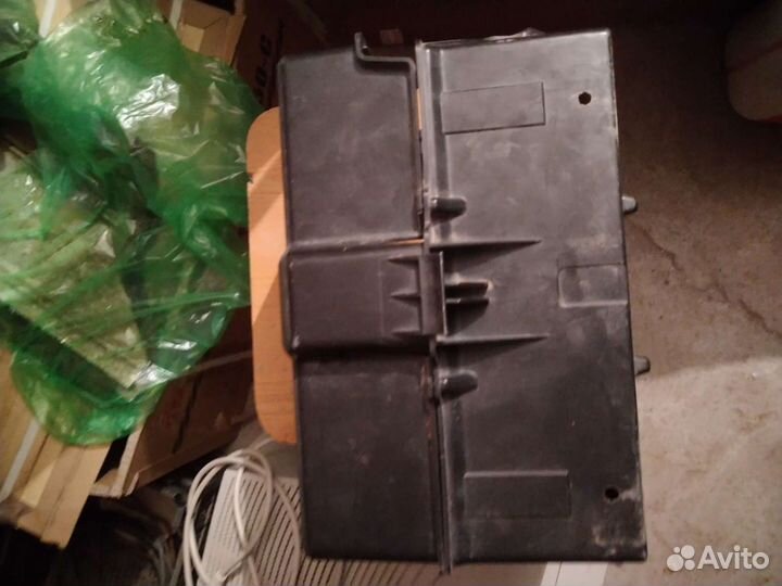 Кожух аккумулятора Mondeo 3