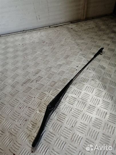 Поводок стеклоочистителя правый Opel Astra H L69