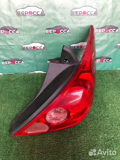 Стоп-сигнал правый Nissan Tiida NC11 2004-07