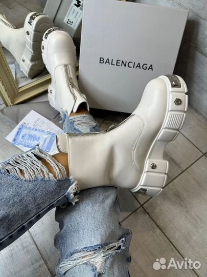 Ботинки Balenciaga спереди замок вх24