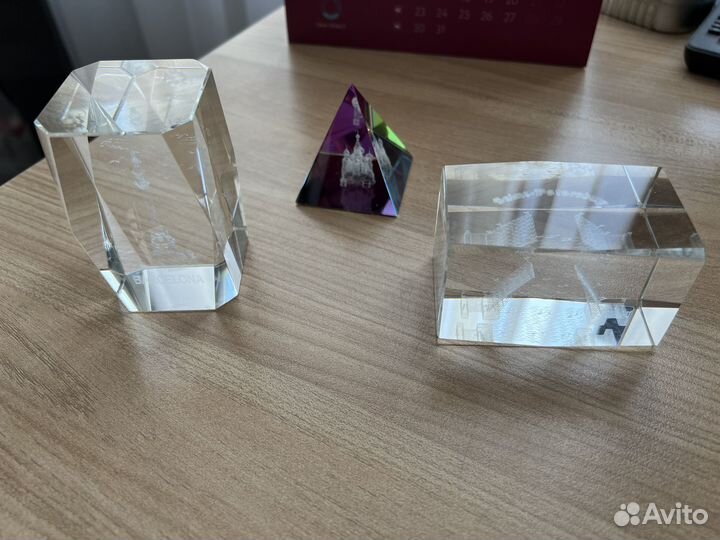 Стеклянная статуэтка с гравировкой