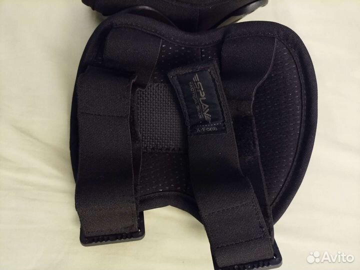 Забронировано Наколенники + колесо для пресса