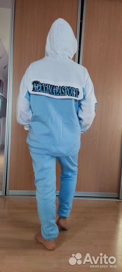 Спортивный костюм женский