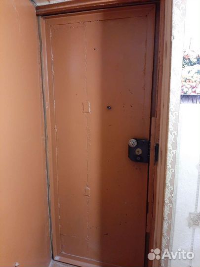 Дверь входная металлическая и деревянная