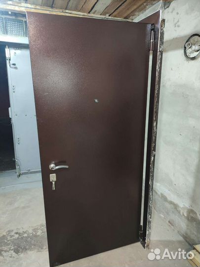 Дверь входная металлическая