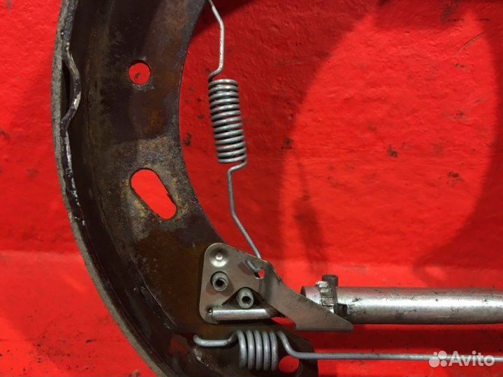 Механизм стояночного тормоза задний правый Ford