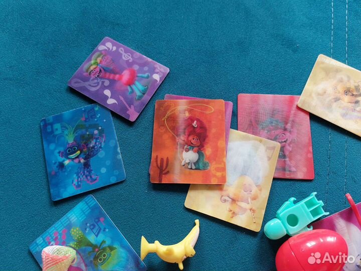 Прилипалы, яйца, игрушки из дикси, пятерочки