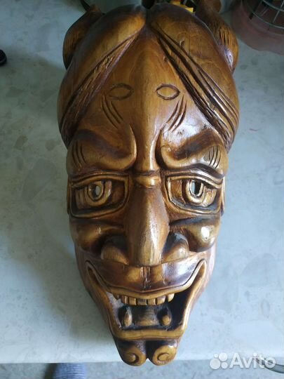 Маска настенная