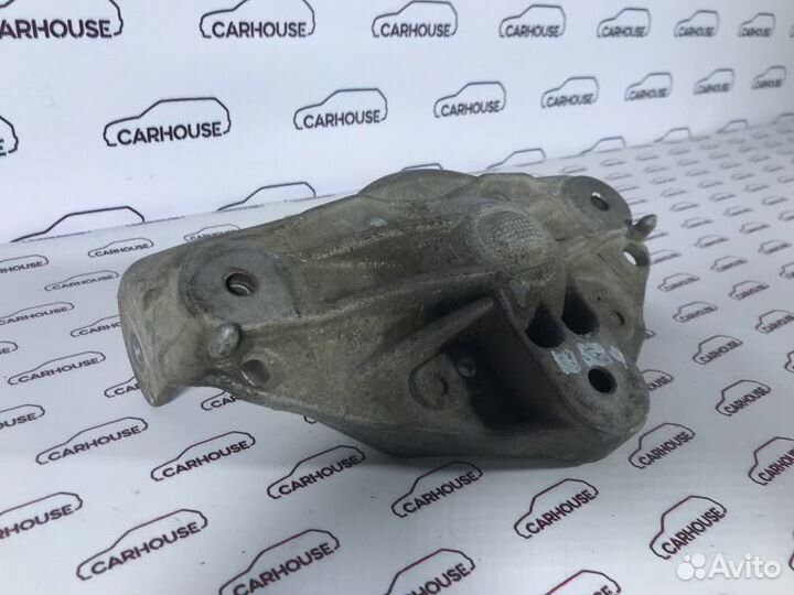 Кронштейн амортизатора передний правый Audi Q7 4.2