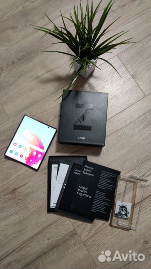 Samsung Galaxy Z Fold2, 12/256 ГБ