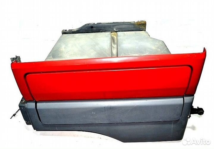 Боковое отделение для хранения снаружи кабины, лев