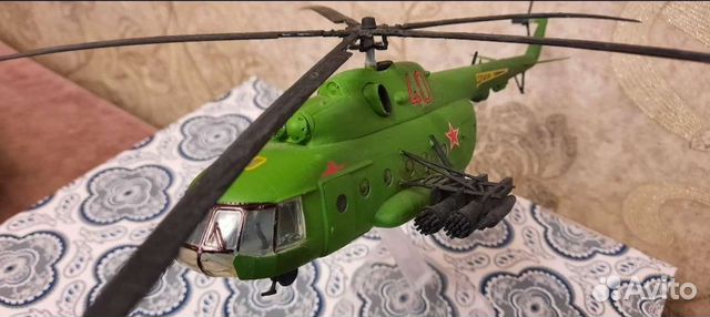 Вертолет Ми-8 и самолёты