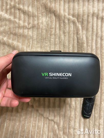 Виртуальные очки с джойстиками