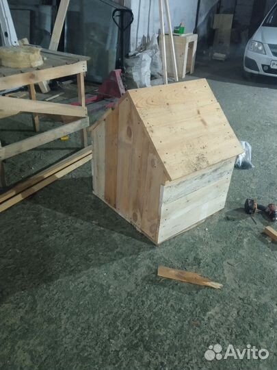 Будка для собаки из бруса и доска