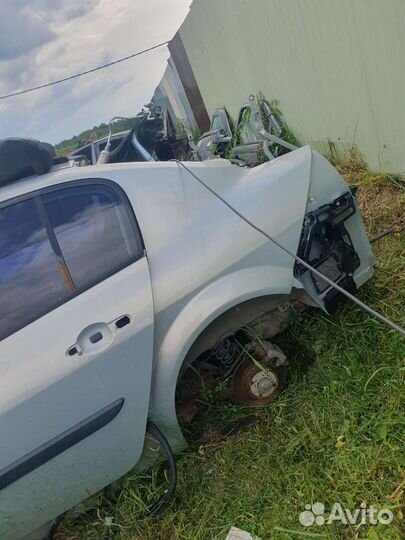 Крыло заднее правое левое Renault megane 2 седан