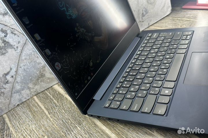 Lenovo i3-8145U/IPS/4Гб/128 SSD/1000 HDD