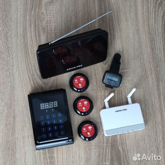 Кнопка вызова официанта, персонала с часами