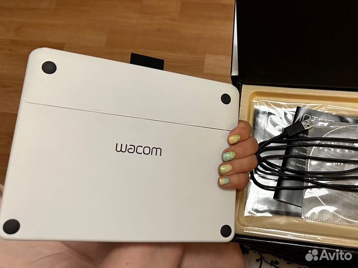 Графический планшет wacom intuos small white