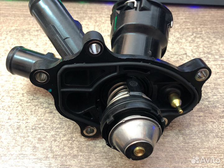 Корпус термостата Mercedes A2712000315