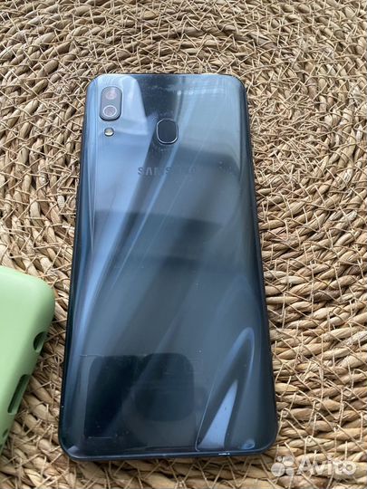 Samsung Galaxy A30, 3/32 ГБ