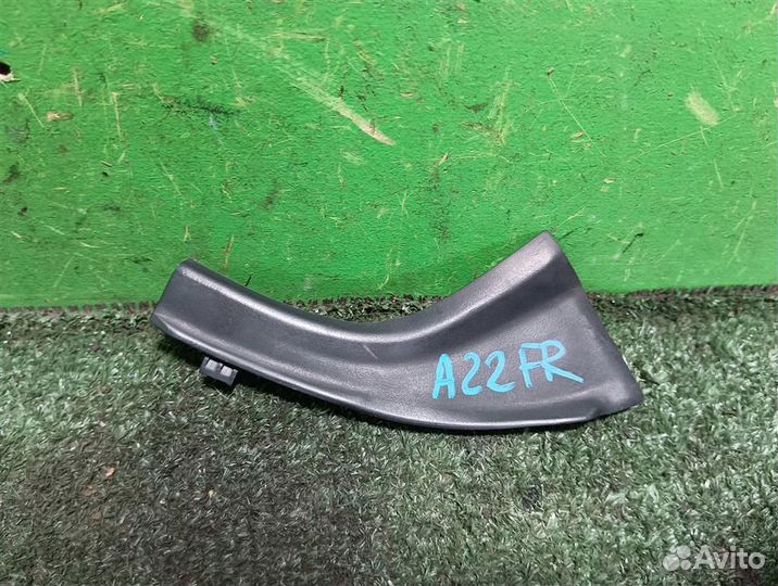 Уголок решётки стеклоочистителей правый Toyota RA