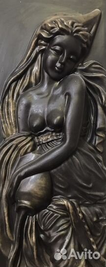 Девушка с кувшином