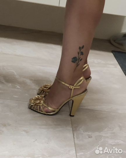 Босоножки женские кожа золото
