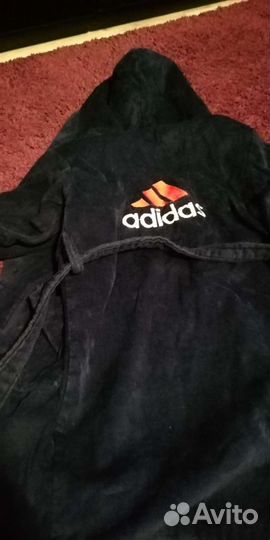 Махровый халат Adidas для занятий в бассейне