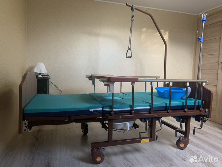 Медицинская кровать