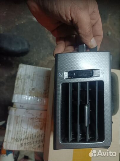 Левый дифлектор воздуха Nissan Tiida С11