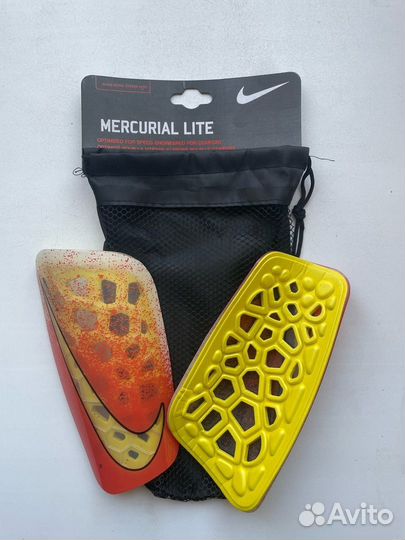 Футбольные щитки Nike