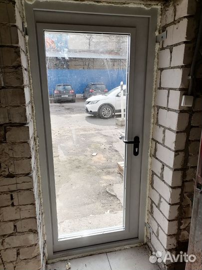 Дверь стеклянная