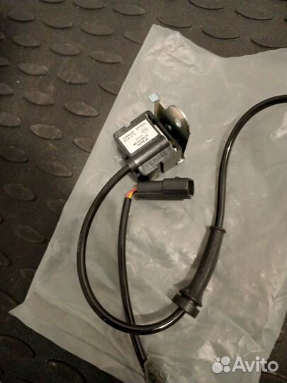 Infiniti FX/QX70Датчик силы тяжести на амортизатор