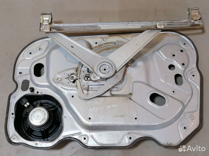 Стеклопод.передний левый Ford Focus II 2007