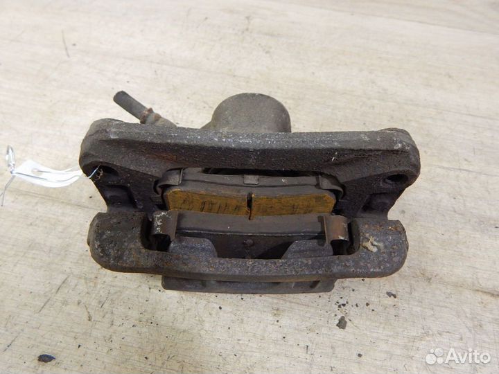 Суппорт задний правый Kia Carnival VQ